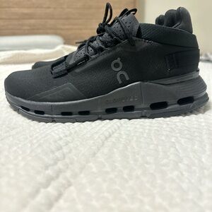 On cloud Running Black Sneakers never worn !
